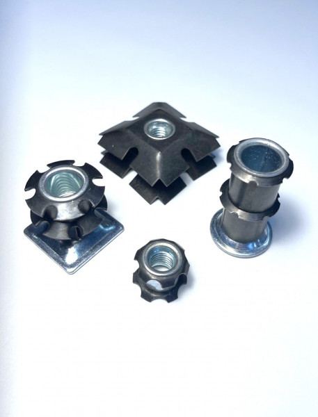 Press-in insert for tube and profile Crown-Nut®