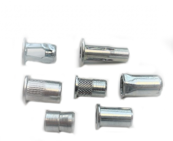 Tuercas remachables
